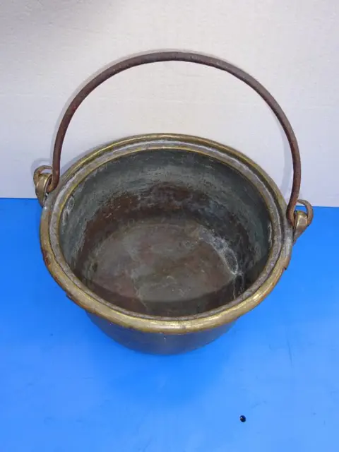 antieke , koperen ketels. (3) - Middeleeuwse stijl - IJzer (gegoten/gesmeed), Koper