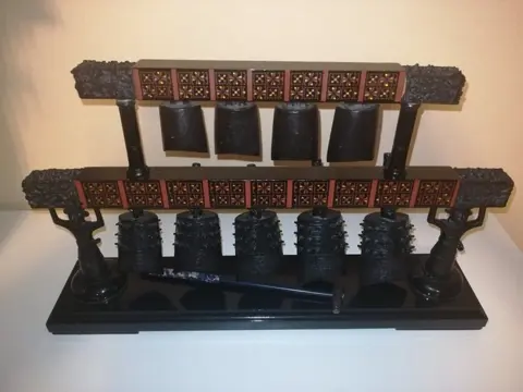 unbekannt - Bianzhong Chinese beiaard - hout brons