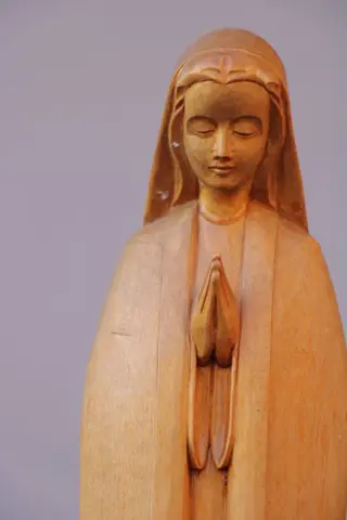 Biddende Maria beeldje - Hout (Eik)