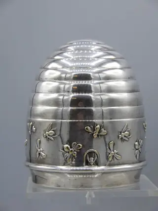 Bijenkorf spaarpot en zijn sleutel - Verzilverd