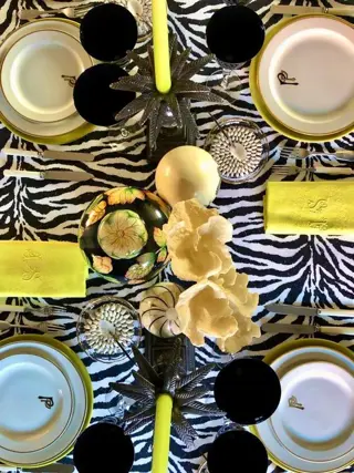 Premium tafelkleed van batist, stof met zebraprint - 200 x 170 cm - Batist. - 21e eeuw