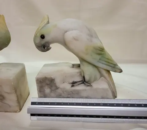 Beeldjes, Boekensteunen (2) - Steen (mineraal)