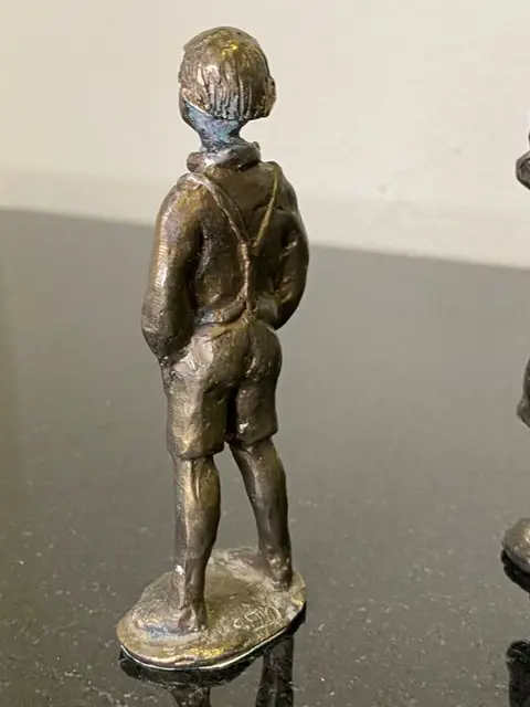 Drie mooie sculpturen / Binkie & Sophietje / Corry Ammerlaan van Niekerk (3) - Verbronsd