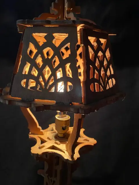 Lamp (1) - lijstwerk hout