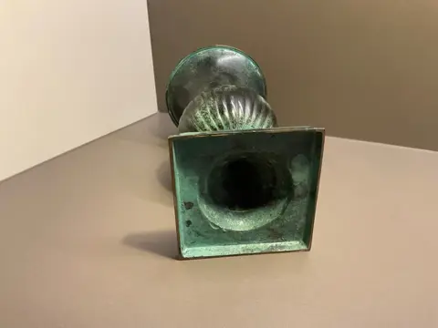 Koperen vaas met een prachtige groene patina. - Koper