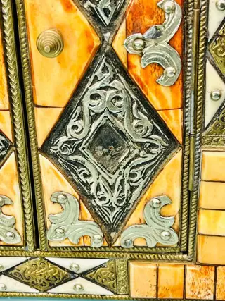 Oude modernistische lijst - Been, Messing