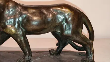 Naar Antoine-Louis Barye - een grote bronzen panter - Brons