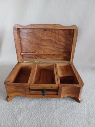 Reuge - Sieradenkistje met Reuge muziekdoos, speeldoos (1) - Hout Noten