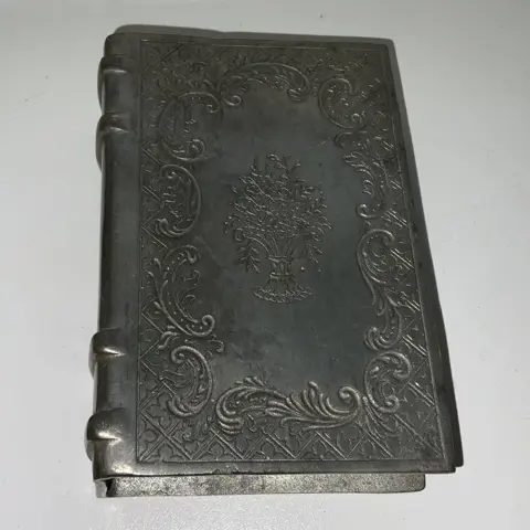 Les Potstainiers Hutois - Finstain - Tinnen koffer (1) - Tin