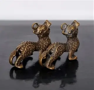 Amuletten - Bronzen figuren - Keizerlijke Draak (御龙) - Bewaker van de Verboden Stad (2) - Belichaam kracht, macht en nobelheid van de ziel - Brons - 56 g
