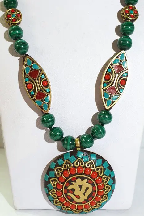 Malachiet ketting - Boeddhistische beschermingsamuletten - Om - metaal, email - Grade AAAA