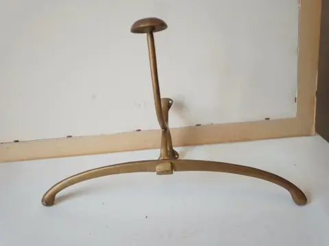 Kleerhanger met haak voor mutsen en sjaals (2) - Messing