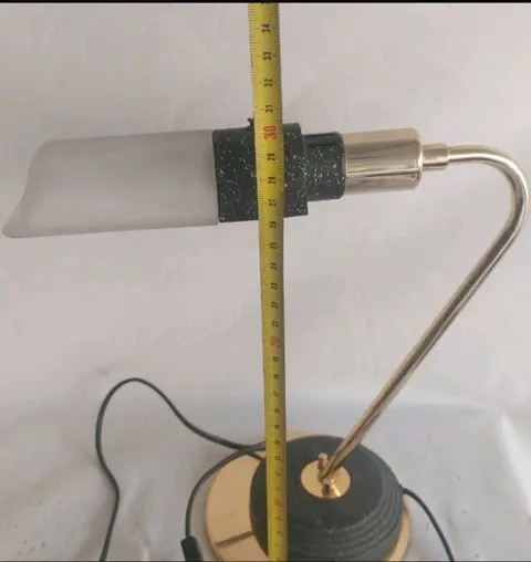Bureaulamp, Mooie gouden metalen tafellamp videos 70 - Vintage - Staal
