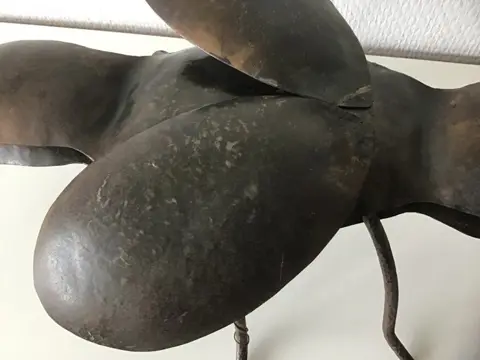 Grote IJzeren Vlieg, 40 cm. - IJzer (gegoten/gesmeed)