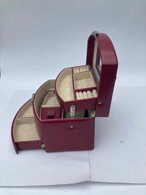 zeer fraaie vintage sieraden kist met lade (1) - Kunst en ambachten - Hout, stof