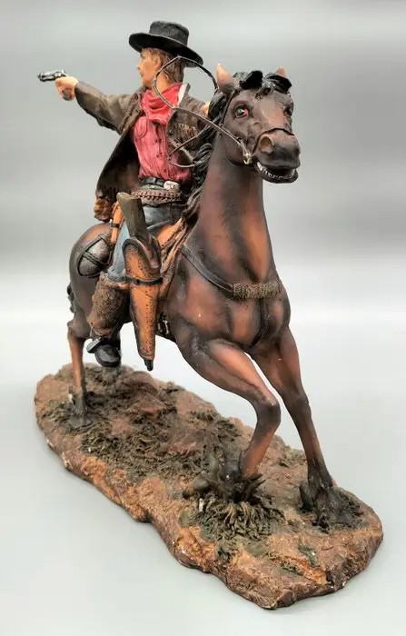 IPM - Vintage cowboy ter paard- beeldje - resin materiaal