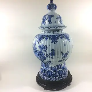 G.Koolhaas - De Porceleyne Fles, Delft - Grote dekselvaas pauw - 38 cm - 1971 - Aardewerk