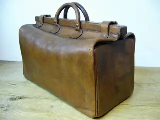 Grote lederen dokters (veearts)- of reistas begin 1900 - Leder