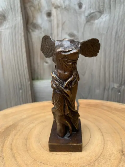 Nike van Samothrake. (1) - Brons