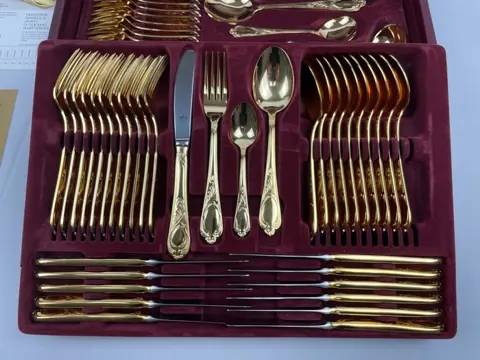 gold cutlery - 'sBs' - Solingen / Deutschland - Model : 'Wenen' - 12 personen / 69 delen - 23/24 karaat verguld - uitstekende staat