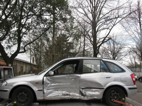 Mazda 323 fastbreak onderdelen Sloopauto inkoop Den haag