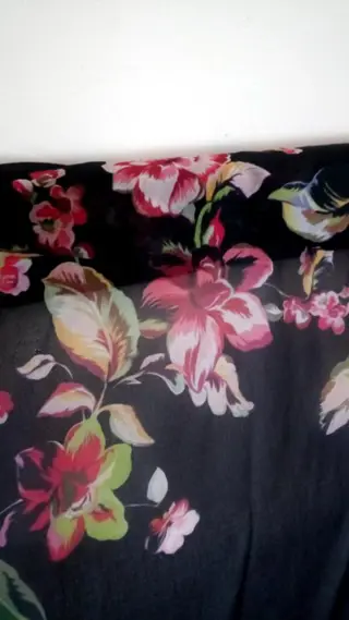 Crêpe stof - 400 x 140 cm - Hars/polyester - 21e eeuw