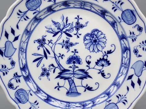 Meissen, & Carl Teichert - Diverse serviesgoed (9) - Porselein