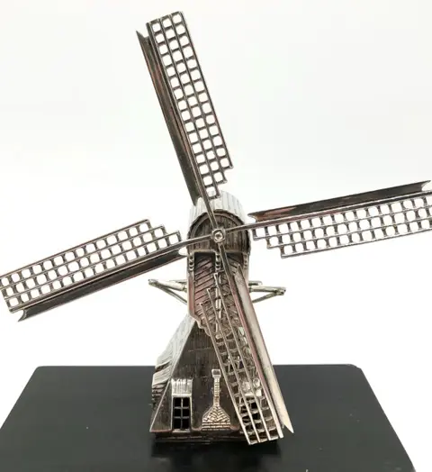No reserve - Bijzonder grote Hollands zilver miniatuur (water) Molen met draaibare kop - Zilver