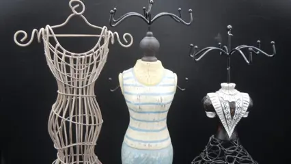 Juwelier Etalagepoppen (8) - Hout, hars, metaal, textiel