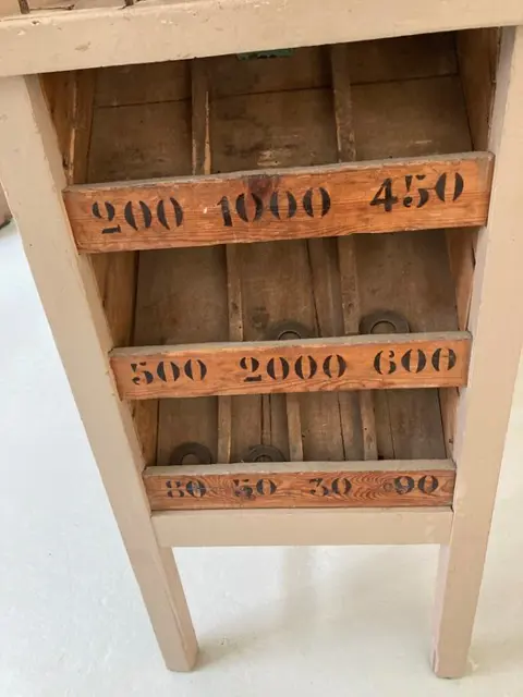 Kikkerspel of vatenspel. - Hout