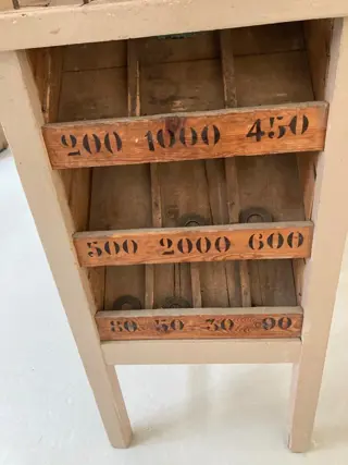 Kikkerspel of vatenspel. - Hout