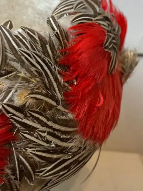 Jaren '50 dameshoeden (4) - fluweel, veren, canvas