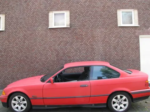 BMW E 36 coupe Plaatwerk Sloopauto inkoop Den haag