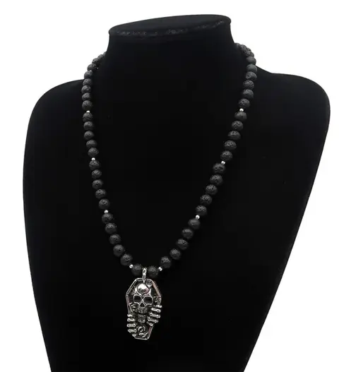 Ketting versierd met een schedel - Memento Mori - Lavasteen, 925 zilveren sluiting en kralen - Spirituele onsterfelijkheid, nederigheid en wijsheid