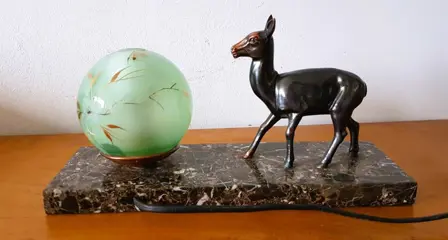 Prachtige Art Deco lamp met een hert - metaal