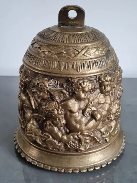 zware bronzen religieuze bel met engeltjes in reliëf - Brons