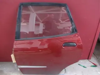 Daihatsu Sirion Links achter Portier kleur bordeaux Rood