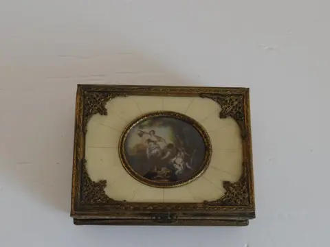 Juwelendoosje, Muziekdoos - Bakeliet, Messing, cellulose