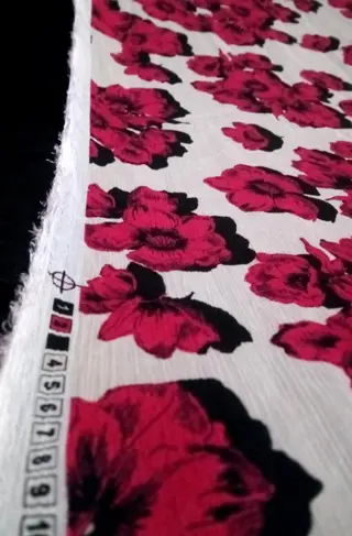 Crêpe stof - 400 x 140 cm - Hars/polyester - 21e eeuw