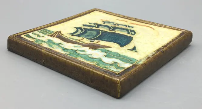 De Porceleyne Fles, Delft - Cloisonné tegel zeilboot - Aardewerk