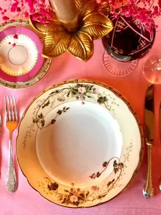 Tafelkleed voor grote tafels, met een elegante zachtroze kleur. 2.30 x 1.80 - Canvas. - Eerste helft 20e eeuw