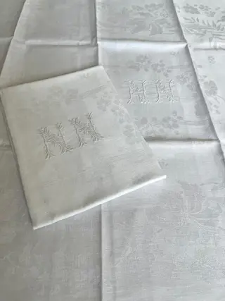 Tafelkleed. 6 Oude mooie servetten. Verschillende maten en monogrammen (6) - Damast, Linnen - Begin 20e eeuw