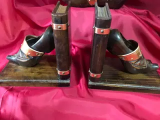 set klompen "boekensteunen, flessenhouder, lege zak en naaldenhouder" (5) - Hout, Koper