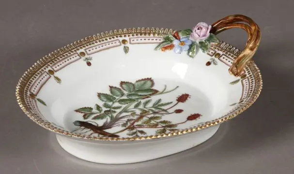 Royal Copenhagen - Zeer zeldzame "Flora Danica" schaal - 1952 - Porselein