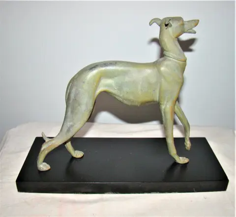 Beeld (1) - Art Deco - Zinklegering