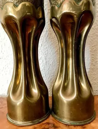 Vazen "Trench Art" (Verdun 1914-1918) - Messing (WWI Houwitsers) - Art Deco - Messing (WWI Houwitsers)