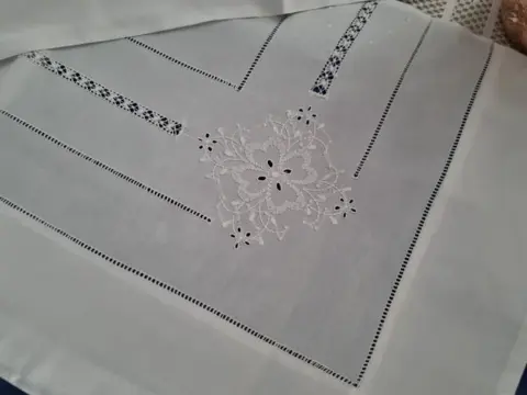 Percale lakens van 100% katoen met handgeborduurd borduursel - Katoen - 21e eeuw