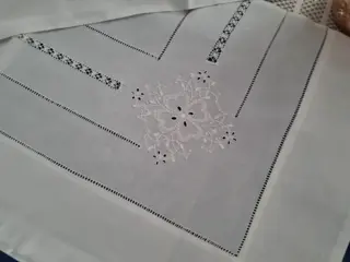 Percale lakens van 100% katoen met handgeborduurd borduursel - Katoen - 21e eeuw