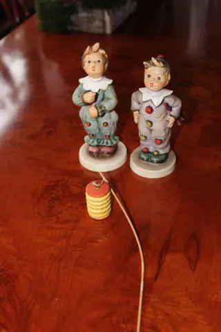 Goebel - M.I Hummel - HUM 616 en HUM 328 (2) - Keramiek