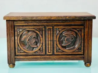 Baskische reliëfdoos - Barok - Walnoot hout